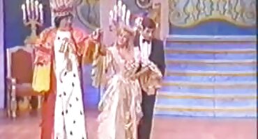 સુંદર કૂતરી સેકસી વીડીયો બતાવો તેના ચુપચાપ એક કાળા નળી પાંદડા