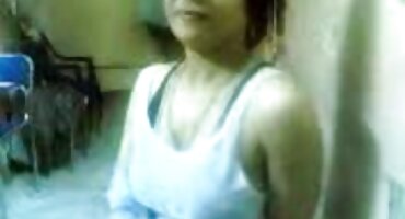 તેણીએ તેના મરઘીઓના સેકસ વીડીયો ઇંગ્લીશ ઘૂંટણ પર તેની પેન્ટી મૂકી અને પછી તેમને એક મોટું ચુંબન આપ્યું.