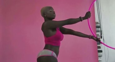 વિશાળ પગ, કૂલ છોકરી ટેબલ પર જોઈ ગુજરાતી સેકસી બીપી વીડીયો