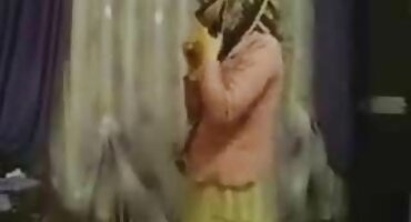 ઉત્સાહિત પતિ સેકસી બીપી વીડીયો સેકસી અને પત્ની માસ્કમાં ચુંબન કરે છે