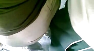 બે અનુભવી બિલાડીઓ એક માણસને ચાલુ કરવાનો પ્રયાસ કરી રહી સેકસી વીડીયો ઇંગલિશ છે