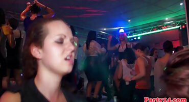 દાદા સેકસી વીડીયો ફીલમ અપહરણ એક યુવાન સ્લટ આરામ કરવા માટે