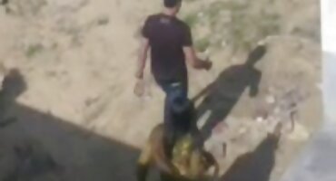 કૂતરો આરામ કરે છે અને તેના પ્રિય સેકસી વીડીયો ફુલ વાળને ઘસવામાં આવે છે