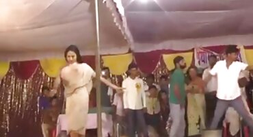 એક કાઉબોય સેકસ વીડીયો બતાવો સાથે અશ્લીલ છોકરી.