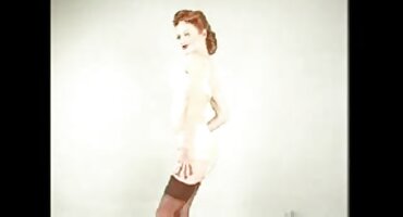 ગધેડા સાથે યુવાન છોકરી કાળા વ્યક્તિ સેવા ત્રીપલ એક્સ સેકસી બીપી વીડીયો આપે છે