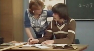 એક યુવાન અને બીપી વીડીયો સેકસી ગુજરાતી ઉત્સાહિત છોકરી તેના ટોટી ચૂસી.