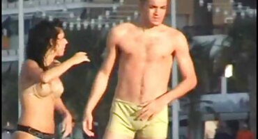 ઉત્સાહિત સેકસ વીડીયો બતાવો માણસ તેની ગર્લફ્રેન્ડની બિલાડીમાં ખેંચાણ સાથે અને એક બ્લોજોબ માટે પૂછ્યું