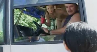 મોટા ઉદ્યોગપતિએ એક એશિયન નોકરડી મૂકી સેકસી વીડીયો સેકસી