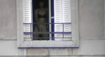 મોહક છોકરી સેકસી વીડીયો ઇંગલિશ તેના હાથથી કુન્કાને માલિશ કરે છે