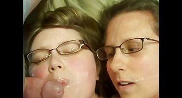 એક ઝભ્ભો માં એક માણસ પાસેથી ચુંબન સેકસી વીડીયા બીપી સાથે ઇન્ફર્મરી માં વાહિયાત