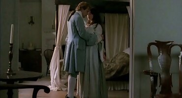 જ્યારે મમ્મી ઘરે હતી ત્યારે સોનેરી ટીન વાહિયાત સેકસી સેકસી બીપી વીડીયો કરવા માંગતી હતી