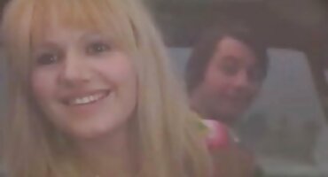 લાલ પળિયાવાળું છોકરી એક ગરમ સેકસી વીડીયો ઇંગલિશ ચુંબન સાથે અશ્લીલ