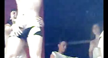 પ્રતિભાશાળી સ્ત્રી આરામ કરવા માટે, તેના ગુજરાતી સેકસી બીપી વીડીયો ભોજનને સ્પર્શ કરે છે