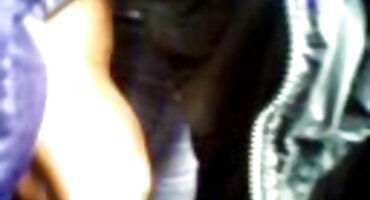 વિનમ્ર છોકરી તેના બિલાડી દ્વારા એચડી બીપી વીડીયો સેકસી તેની આંગળીઓ ફેલાવે છે