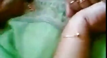 બાથરૂમમાં, સેકસી બીપી વીડીયો એક વ્યક્તિએ પલંગ પર ગૌરવર્ણ કરચલો મૂક્યો