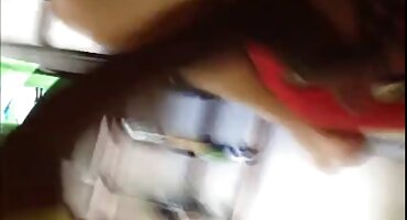 એક જગ્યા ધરાવતી સેકસી બીપી વીડીયો રૂમમાં, મિત્રો એક બિલાડી પર છોકરીઓને ચુંબન કરે છે