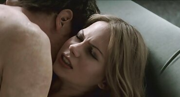 ચશ્મા સાથેની સ્ત્રી તેના મોંમાં એક મોટા ટિટ્સ વ્યક્તિ લે સેકસી પીચર વીડીયો બીપી છે