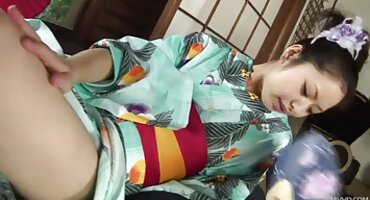 એક વૃદ્ધ સ્ત્રી પ્રિય યુવાનના અંડકોષને ચાટે છે સેકસ વીડીયો બતાવો