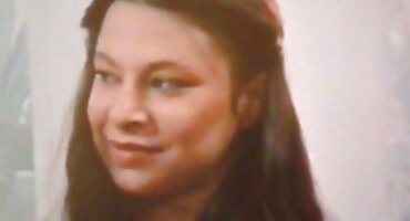 એક જગ્યાએ સેકસી વીડીયો ફુલ સેકસી વીડિયો આરામદાયક સ્થિતિ લેતા, છોકરી તેના અતિશય ઉગાડવામાં આવેલી બિલાડીને આંગળીઓ આપે છે