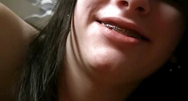 લાલ સ્ટોકિંગ્સમાં છોકરી એક વીડીયો સેકસી બીપી બાલ્ડ માણસ સાથે સેક્સ હતી