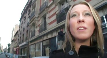 લાંબા અને મહેનતુ છોકરી એક ક્લાઈન્ટ શિશ્ન પર તેના બિલાડી ઘસવામાં સેકસી પીચર વીડીયો