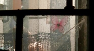 અશ્લીલ ત્રીપલ એક્સ વીડીયો સેકસી છોકરી ઊંધી છાતી સાથે હસ્તમૈથુન કરે છે