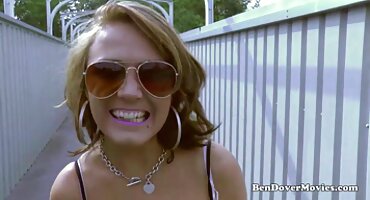 ચશ્મા સાથે છોકરી ઉગ્ર ઉત્તેજનાનો અતિરેક લે વીડીયો બીપી સેકસી છે