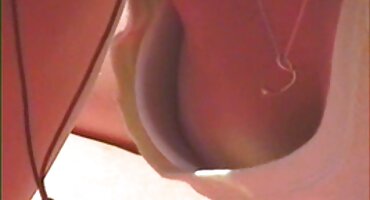 રુવાંટીવાળું વ્યક્તિ કેન્સર સાથે એક સુંદર છોકરી પર સેકસી સેકસી વીડીયા વળે છે