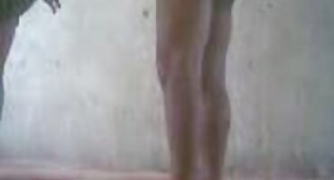 ઉત્સાહિત વિદ્યાર્થી મસાજ ઓફ કૂલ રૂપ બીપી સેકસી વીડીયો સોફા પર