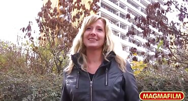 હેલ્થ સેન્ટરનો એક વ્યક્તિ કેન્સરથી પીડિત બે છોકરીઓને ચુંબન કરે સેકસી પીચર વીડીયો બીપી છે.