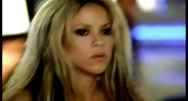 તે વ્યક્તિએ સહાધ્યાયીને લલચાવ્યો સેકસી વીડીયા સેકસી વીડીયા અને તેને ટેબલ પર ચુંબન કર્યું