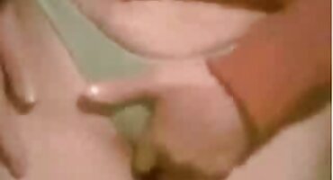 , ગુલાબી પકાવવાની નાની ભઠ્ઠીમાં હસ્તમૈથુન સેકસી વીડીયો ઇંગલિશ કરવા માટે તેના પગ ફેલાવો