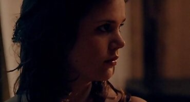 સુંદર સોનેરી તે તેના મોં માં પૂલ પેશિયો પર લે એચડી બીપી વીડીયો સેકસી છે