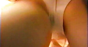 પાછળની વીડીયો બીપી સેકસી સીટ પર કારમાં સૂતી છોકરી