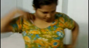 તોફાની રાજકુમારી પ્રકૃતિમાં તેની ભોગને મસાજ કરે છે અને ગુજરાતી સેકસી ફુલ વીડીયો તેનો આનંદ માણે છે