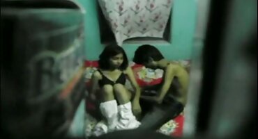 પુખ્ત બાળકો ત્રીપલ એક્સ વીડીયો સેકસી ત્રણમાં એક છોકરી દોરે છે