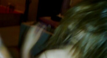 મેગેઝિનને બાજુ પર રાખો અને તેને ઊંચા પર સેકસી વીડીયો પિક્ચર ચુંબન કરો