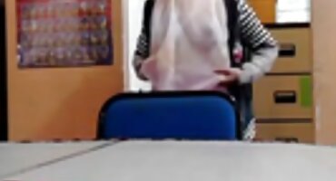 તે મુલાકાત લેવા આવ્યો અને સખત શિશ્ન સાથે મોં સેકસી પીચર વીડીયો પર એક યુવાન છોકરીને ચુંબન કર્યું.