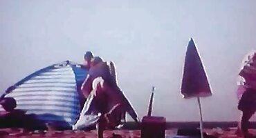 પતિની સામે સનીલીયોન ના વીડીયો સેકસી એક સુંદર સ્ત્રીને ચુંબન કર્યું