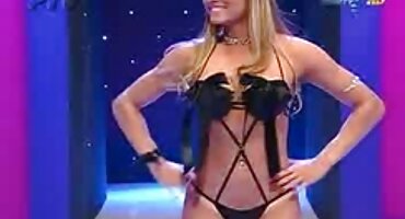 બેડરૂમમાં એક માણસના ટોટીને ચૂસીને સોનેરી વાળવાળી વીડીયો સેકસી બીપી સ્ત્રી