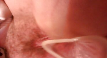 તેના ઘૂંટણ પર, મીઠી ગળી જાય છે એક માણસની હાર્ડ ફુલ સેકસી વીડીયા ટોટી