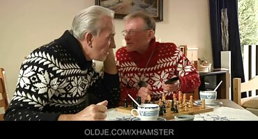 લવલી યુવાન છોકરી કાસ્ટિંગમાં સની લિયોન સેકસી બીપી વીડીયો બિલાડી લે છે