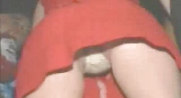 વિષયાસક્ત નૃત્યાંગના અશ્લીલ અને સેકસી વીડીયો આપો ક્લાઈન્ટ સાથે ચુંબન સાથે છાંટવામાં