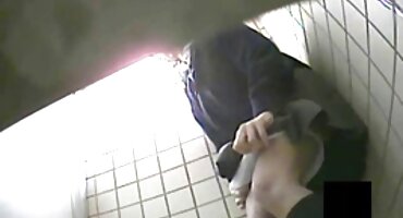 એક સુંદર સ્ત્રી પુરુષને સેકસી વીડીયો ભેજો તેના શુક્રાણુને તમામ છિદ્રોમાં મેળવવાની તક આપે છે.