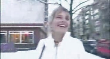 સફેદ વાળવાળી એક સેકસી વીડીયો સેકસી છોકરી શિક્ષક દ્વારા વાહિયાત થઈ જાય છે.