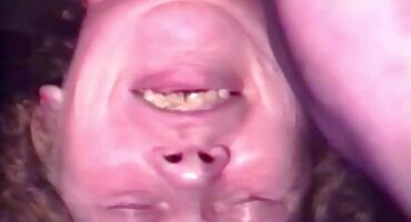 એક સુંદર સ્ત્રી પોતાને એક નીચ ચરબી સેકસી વીડીયો ગુજરાતી ઓપન આપે છે