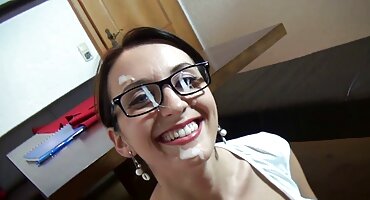 ભૂખ્યા ચુંબન માણસ સુંદર છોકરી વીડીયો સેકસી બીચ પર