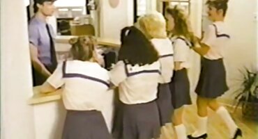 માણસ સેકસી વીડીયો એચડી નગ્ન હતો અને વ્હીલના ઉદઘાટનમાં પ્રવેશ્યો હતો