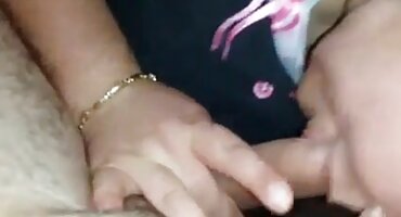 એક બિલાડી સનીલીયોન ના વીડીયો સેકસી દ્વારા વાહિયાત તેમને બંને મેળવવા માટે.