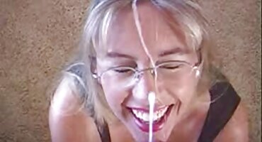 તેના ભાઈના બીપી વીડીયો સેકસી શુક્રાણુ અંડકોશને મુક્ત કરીને, તેની બહેન તેને ચામડાની લાકડીથી સક્રિયપણે હલાવે છે